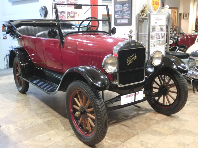 FORD MODELO T TOURING - AÑO 1927