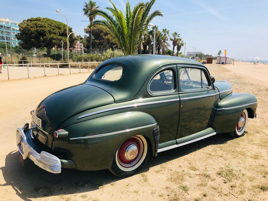 Ford Deluxe coupe 1946